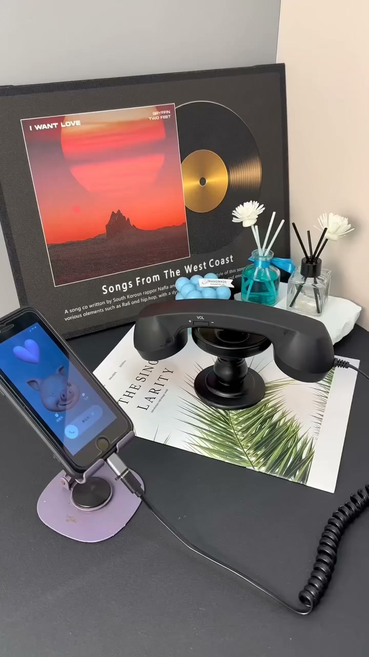 Christmas Sale -Just ￡10.99Vintage Retro Telephone Handset The most unique Christmas gift! Perfect for music lovers