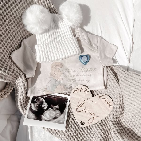 Gender Reveal Heart Sign