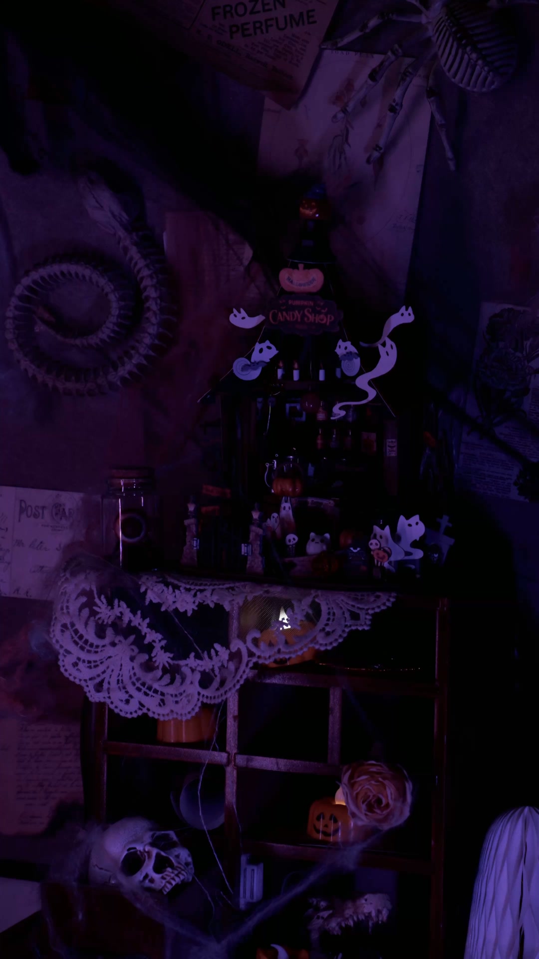 NEW! Build the Sweetest Haunted House of Halloween