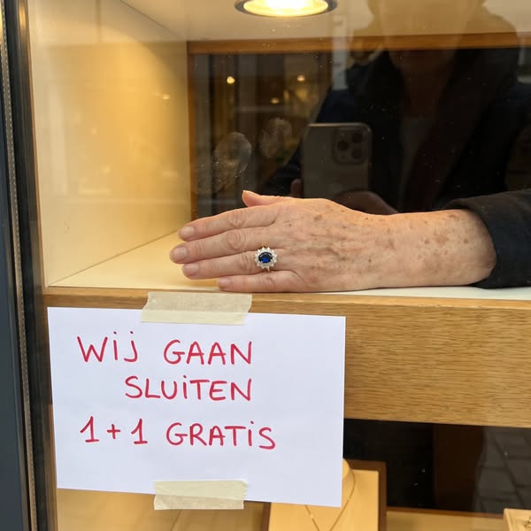 1 + 1 gratis. Wij sluiten na 32 jaar.