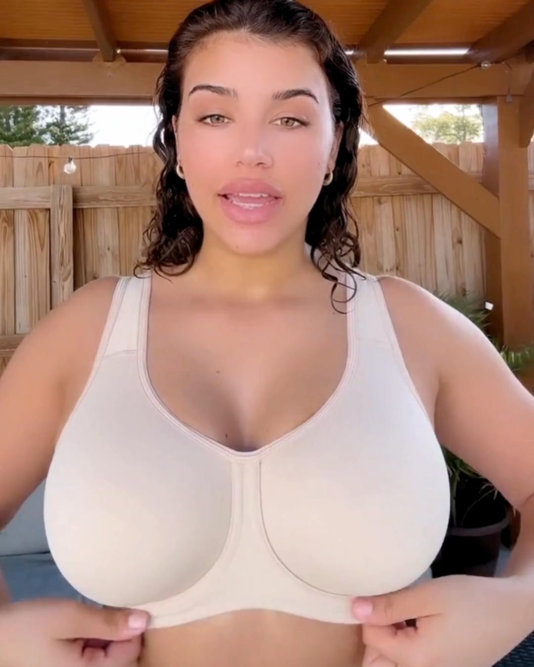 No bouncing, no drooping or uniboob even for G cups