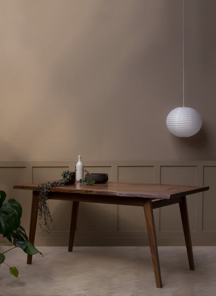 Waney Signature Dining Table [Walnut]