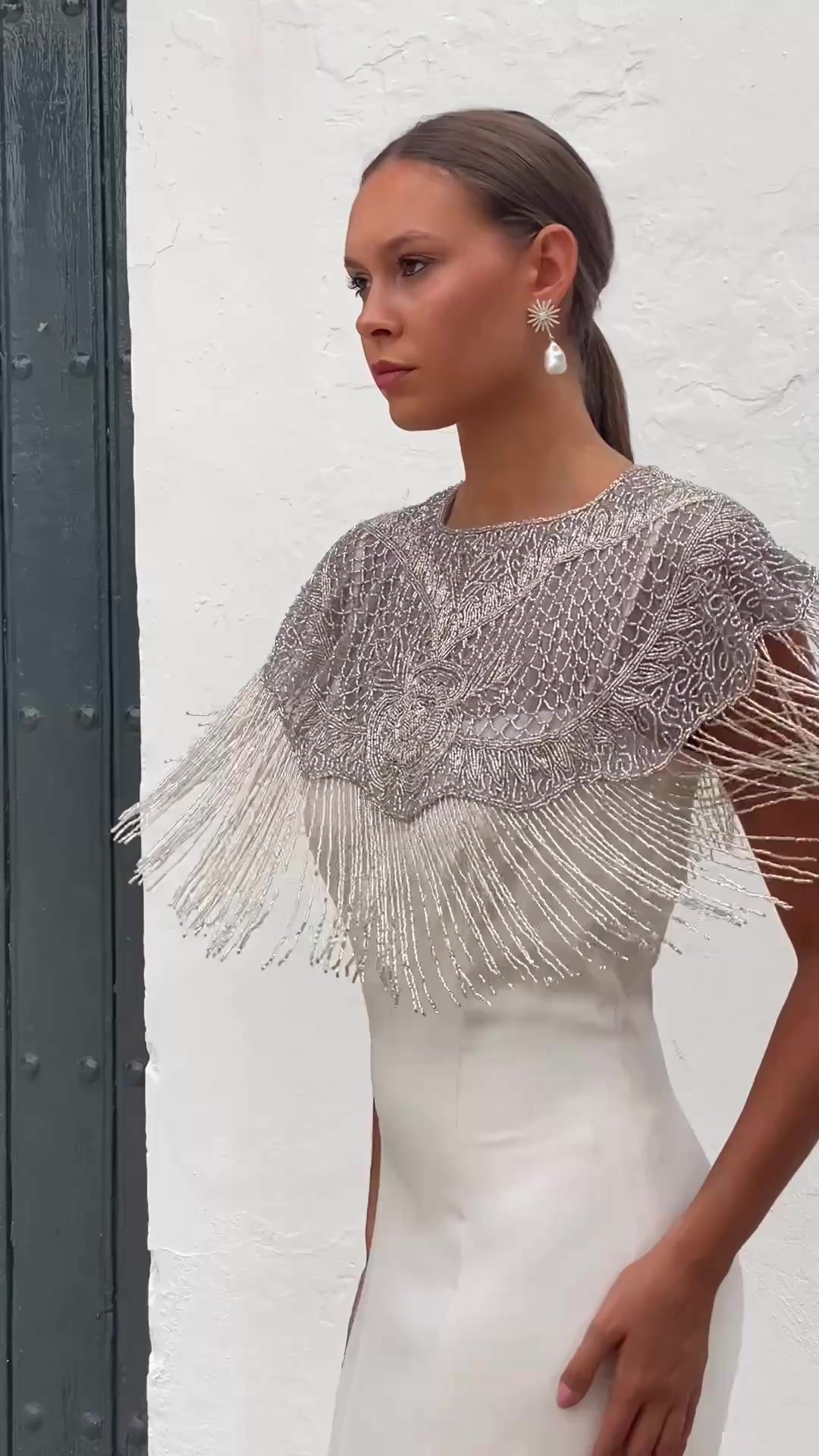 La capa que transforma cualquier vestido en lookazo.
