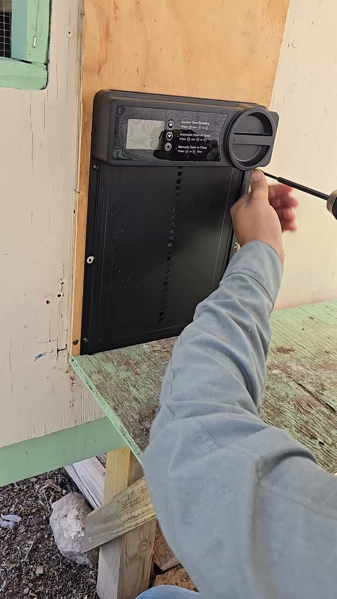 Automatic Locking. Safer Chickens.