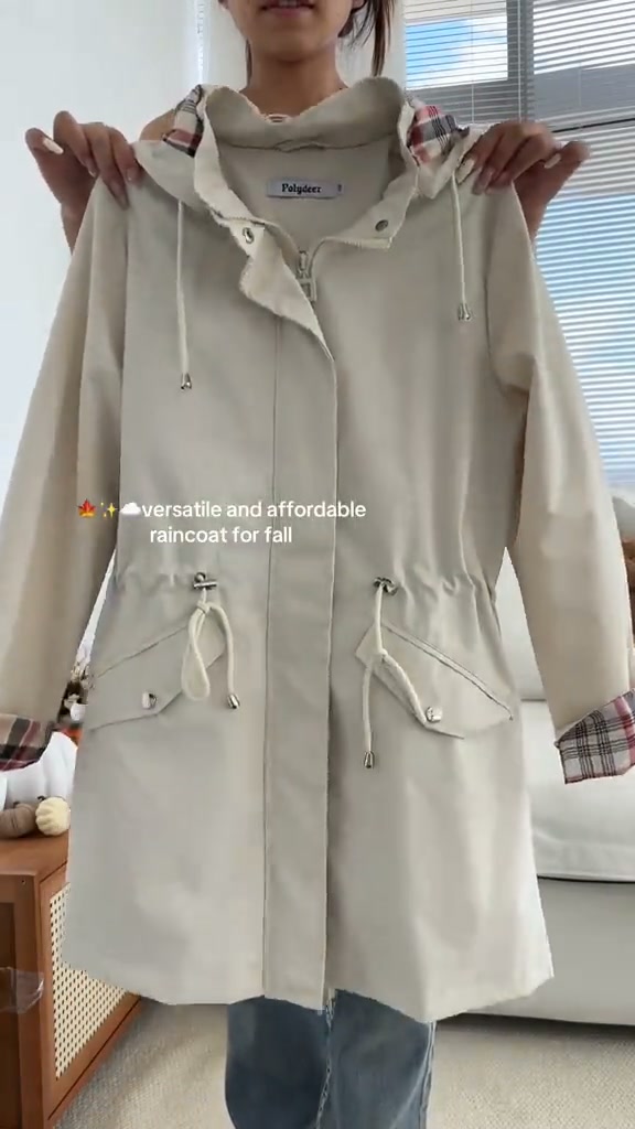 This Viral raincoat finally back in store!! It has no business being this stylish and this practical,from doing showers to chilly evenin