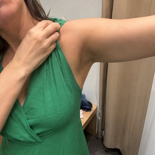 La robe, le gilet et les aisselles
