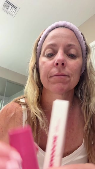 The viral skin-tone adapting foundation