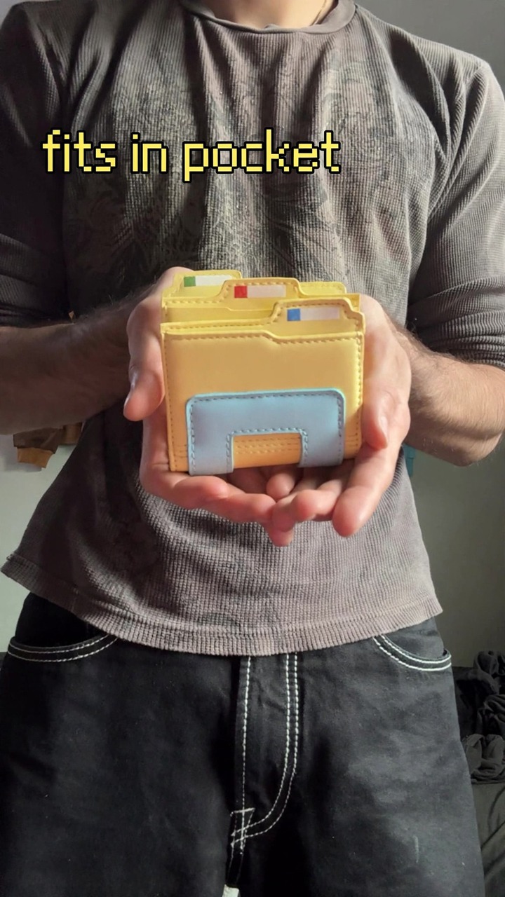 The Mini Folder Wallet That Keeps You Organized