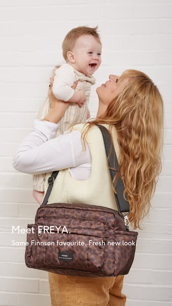 FREYA Stroller Organiser – now in Chocolate Leopard