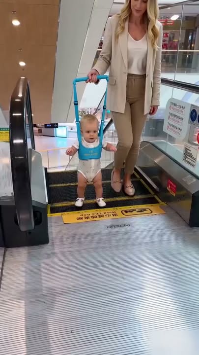 The ultimate back-saving baby walking assistant for first steps!