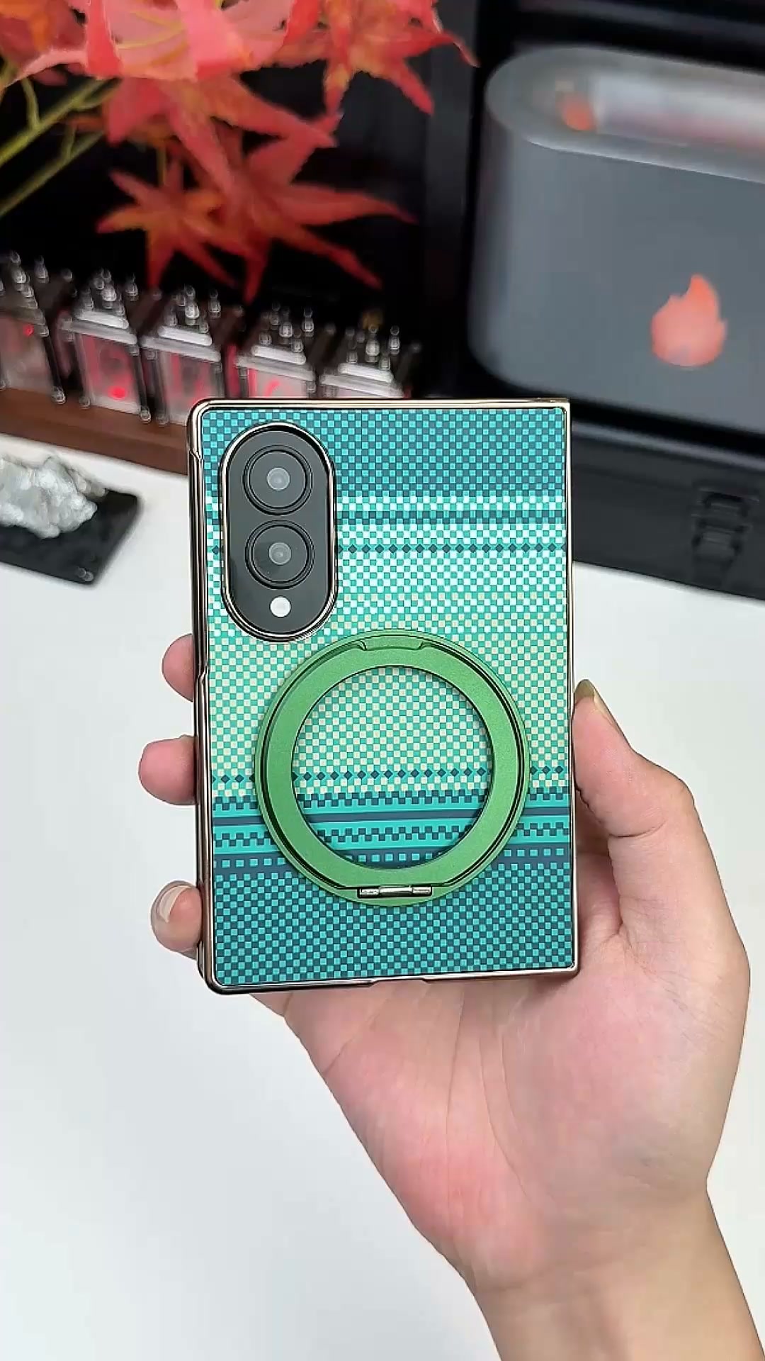Anúncio de The Z Fold Case