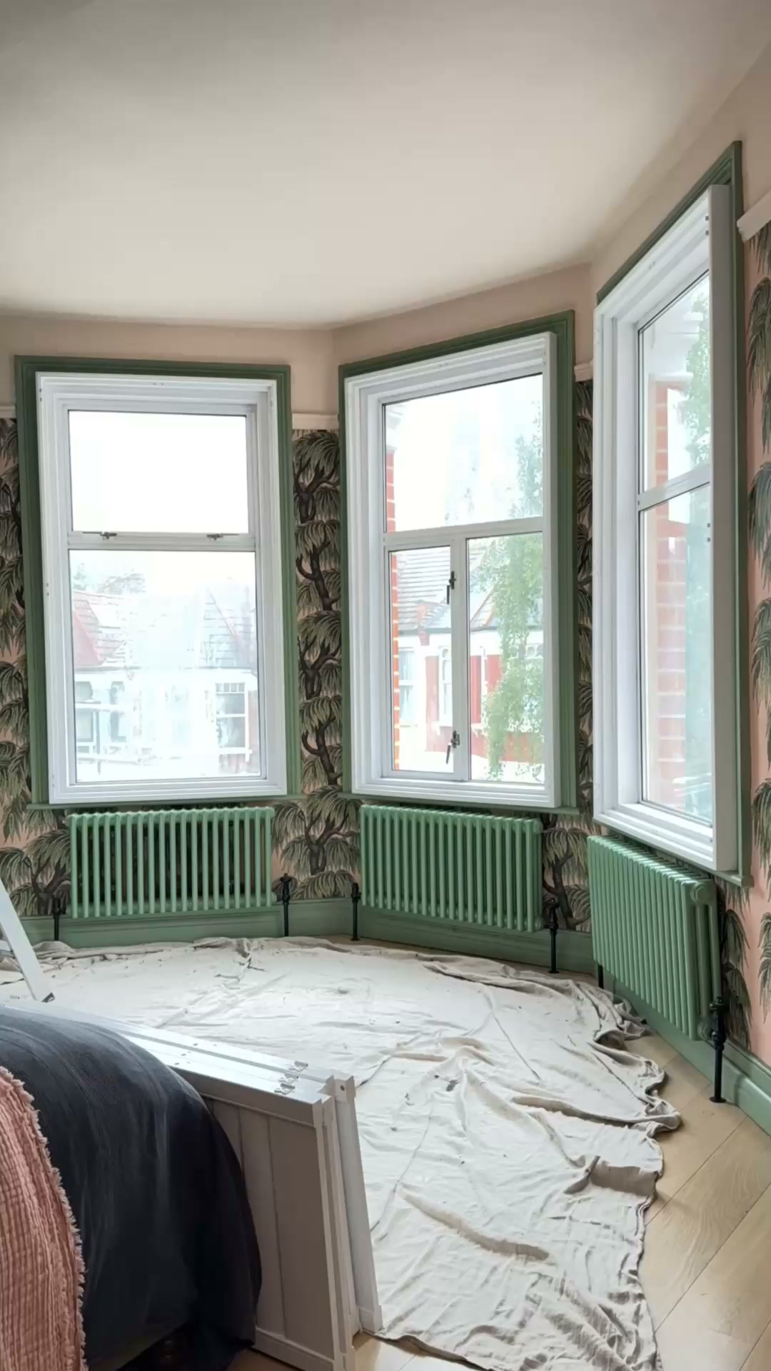 Save up to 40% off selected shutters, plus an extra 15% off everything