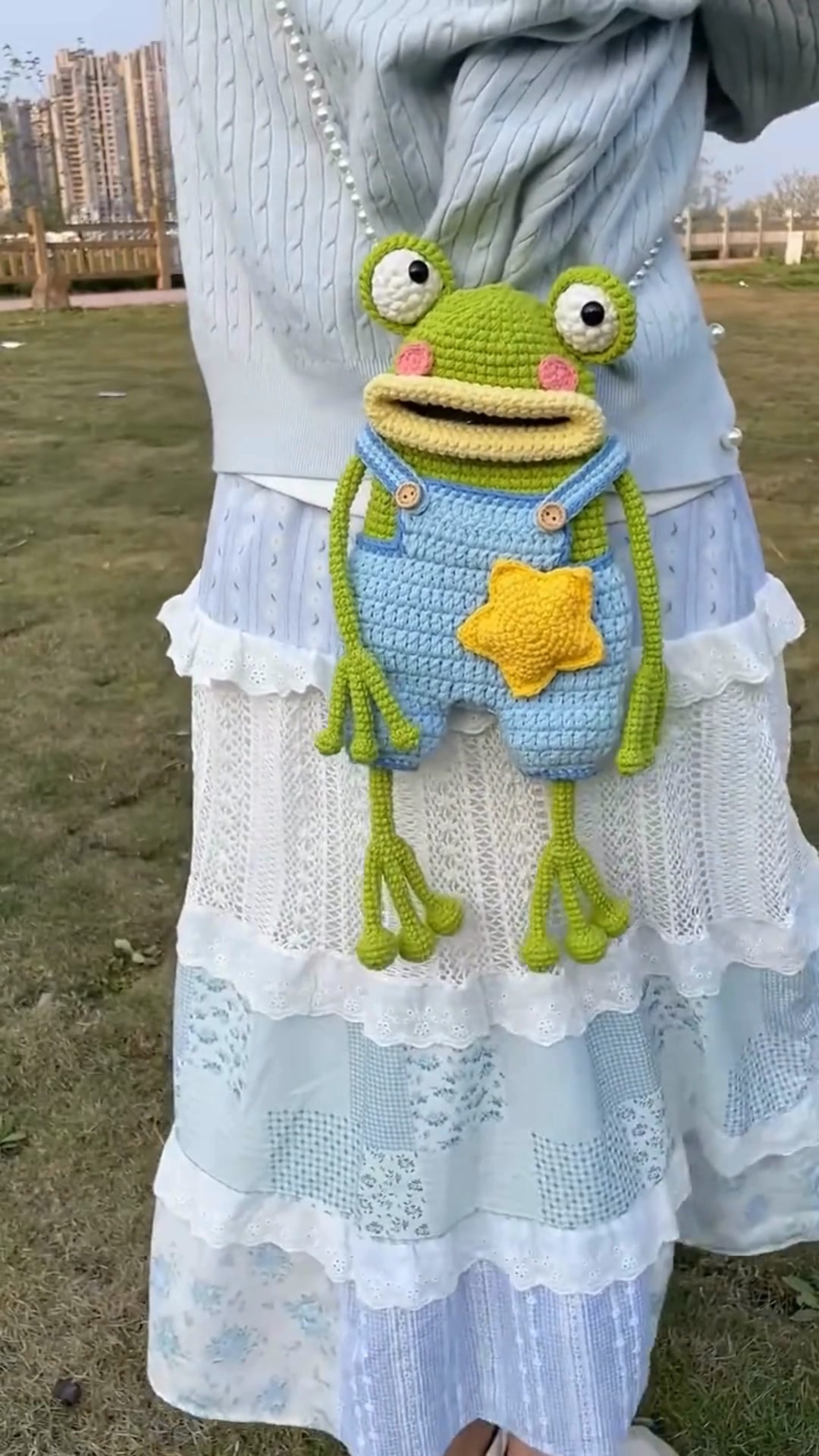 crochet your own frog bag