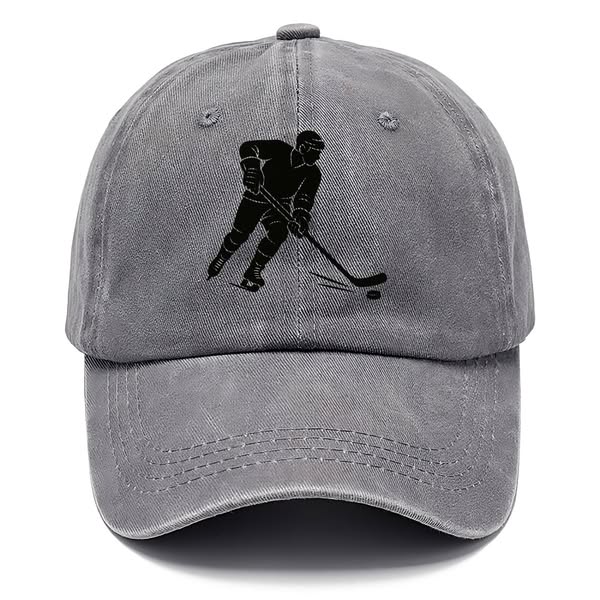 Ice hockey player shooting puck - Classic Cap