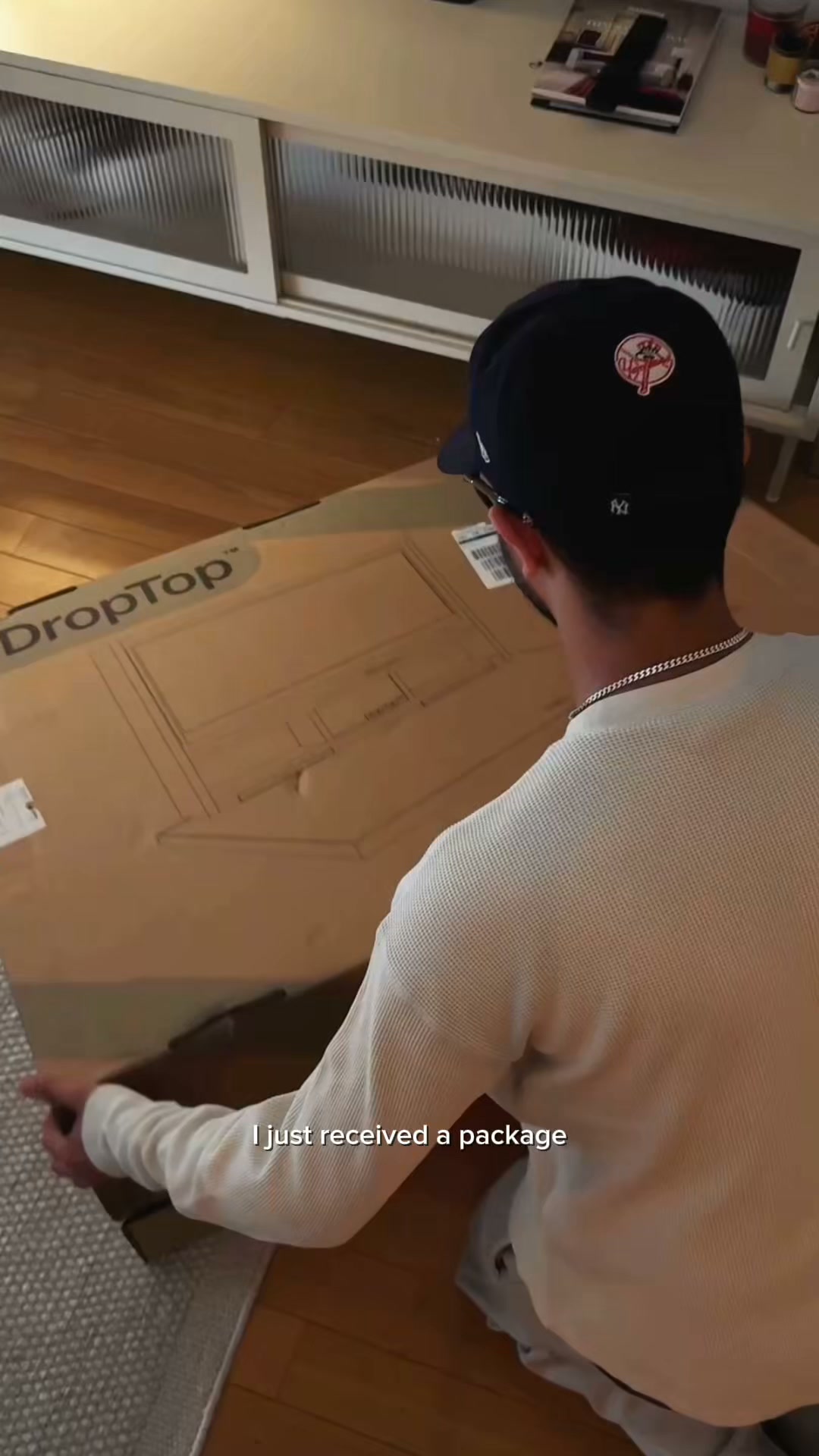 DropTop wall desk
