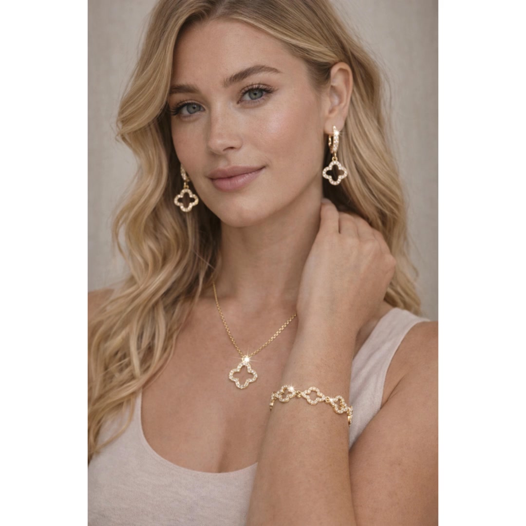 Lumière Clover Jewelry Set – Nu 799 kr