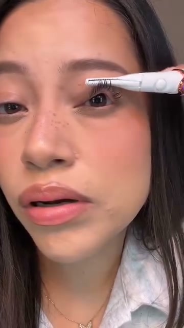 Perfect for getting your lashes ready before work, a night out, or a quick touch-up on the go!