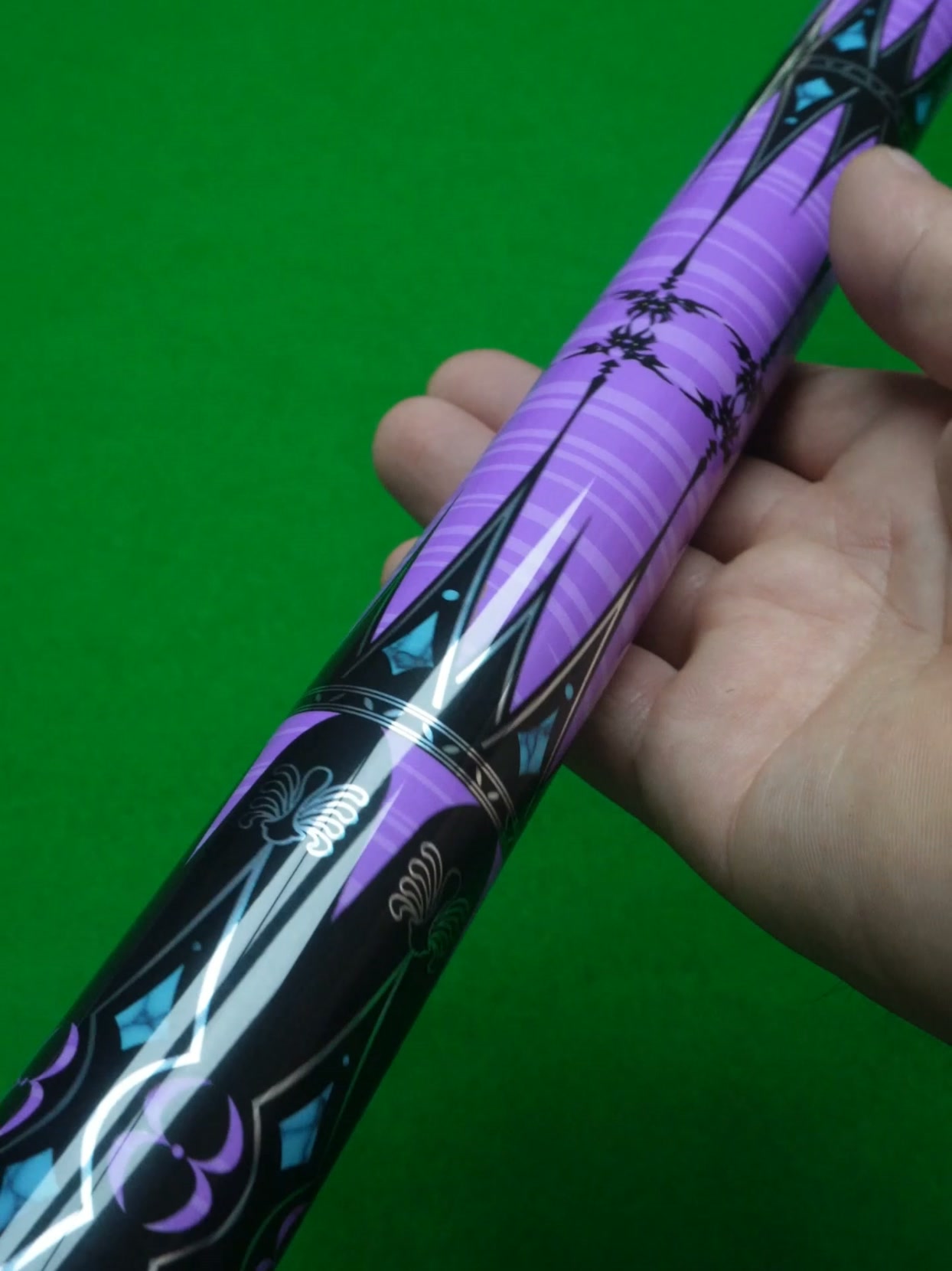 30-Day Return Guarantee Carbon Fiber Cue
