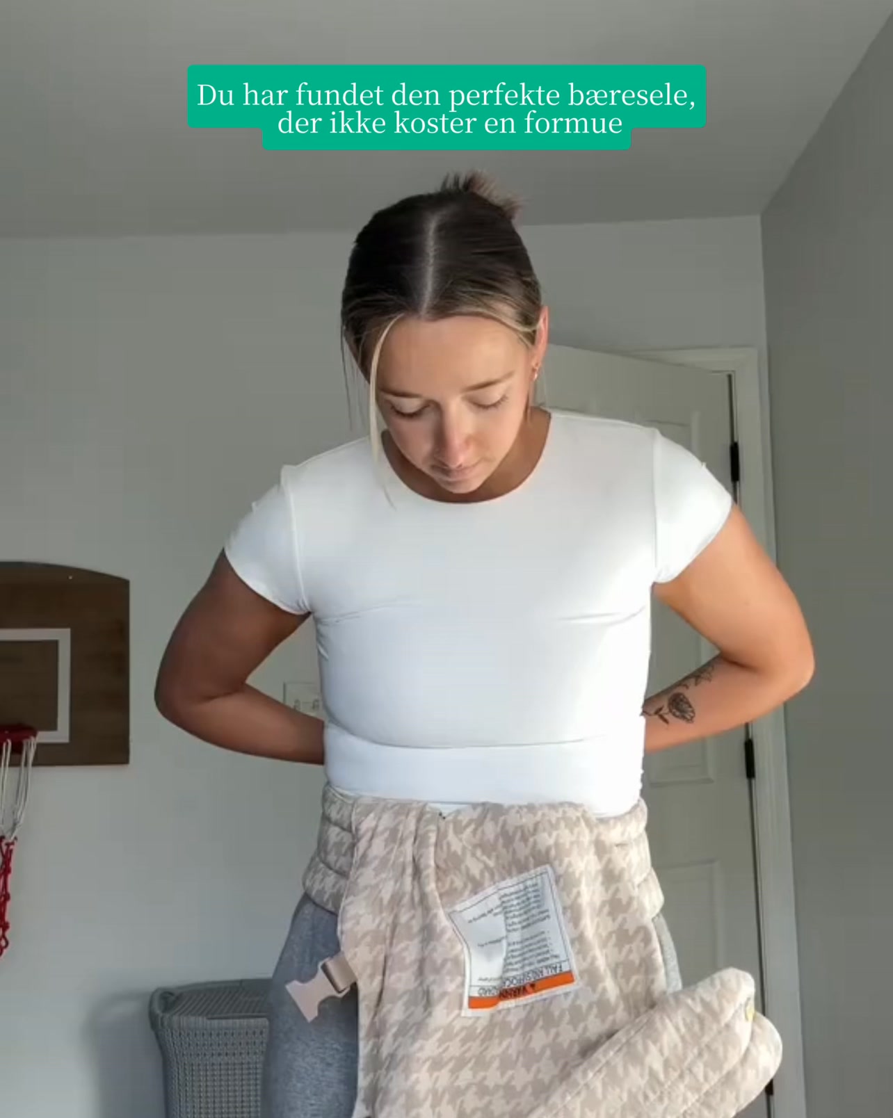 Baby tæt. Hænderne fri