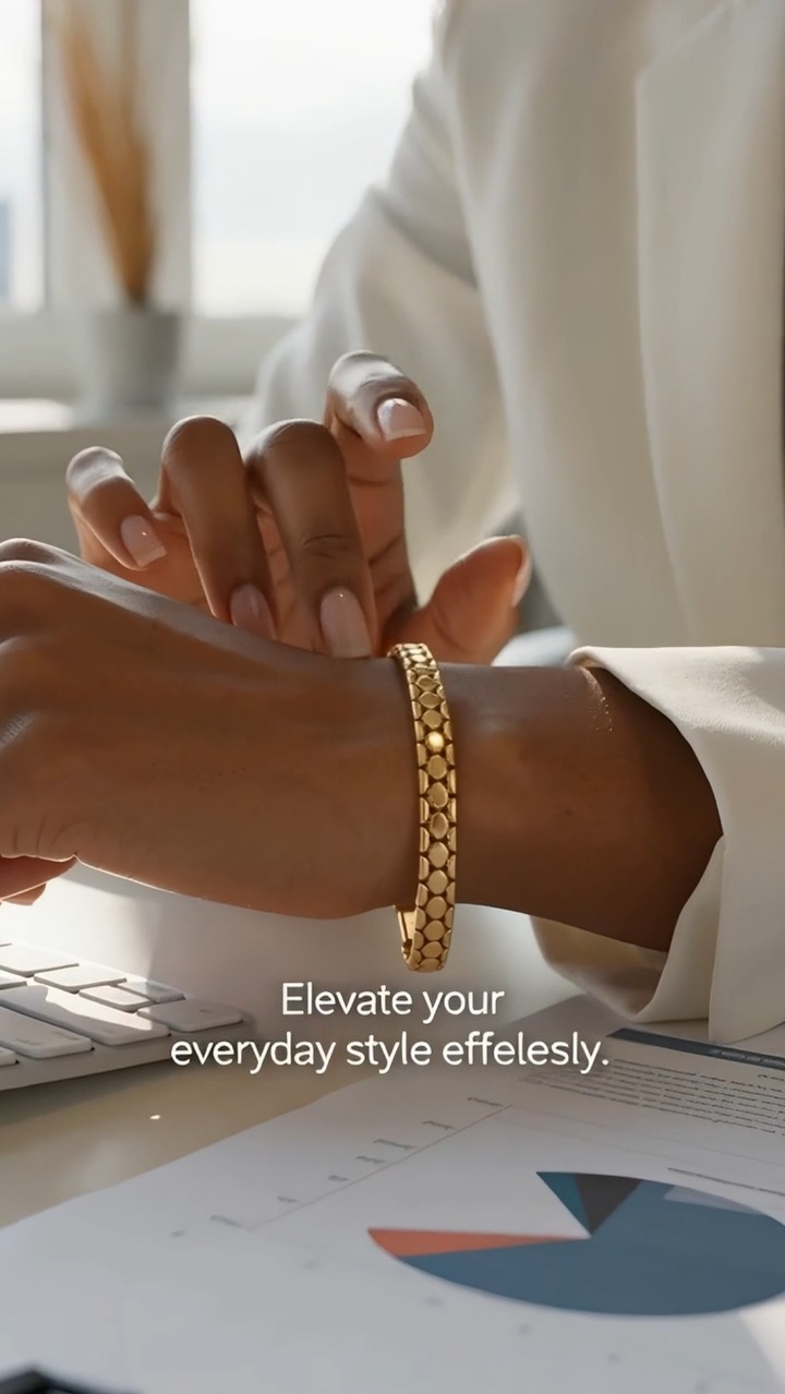 ANZEIGE: Gold Snake-Scale Chain Bracelet – Liquid Shine, Textured Luxe