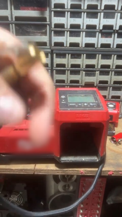 News - Anti-Slip Threaded Tire Inflator Adapter