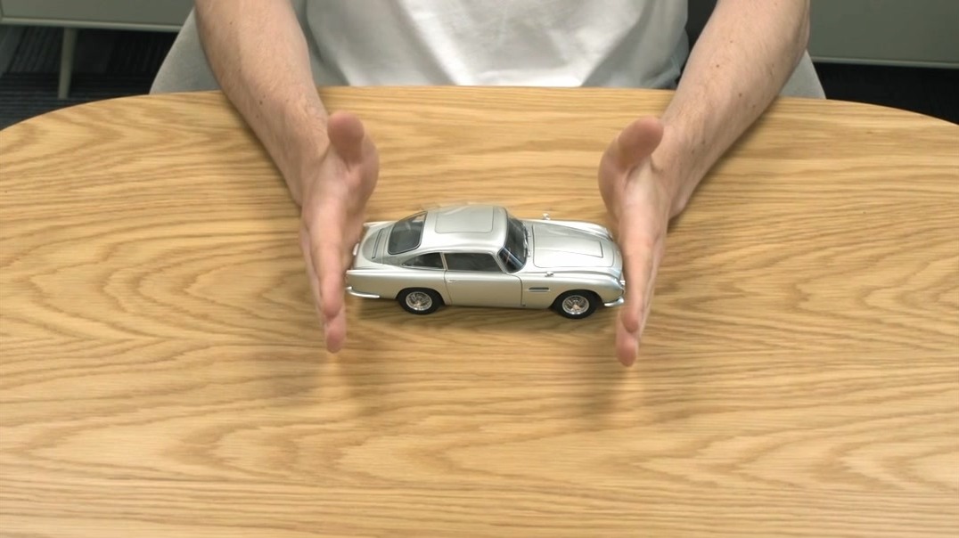 James Bonds DB5 im Maßstab 1:8