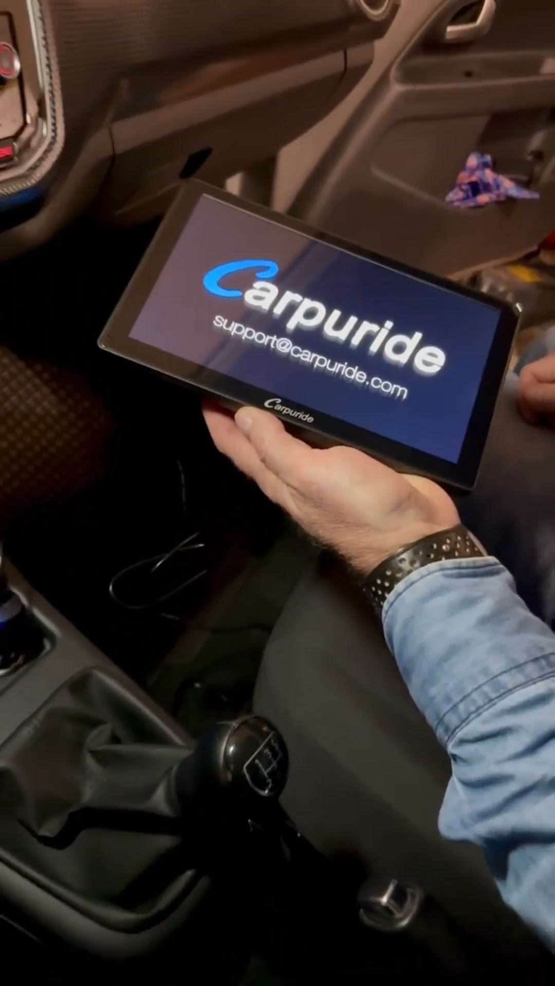 Ecrã grande para uma experiência de condução diária agradável.
