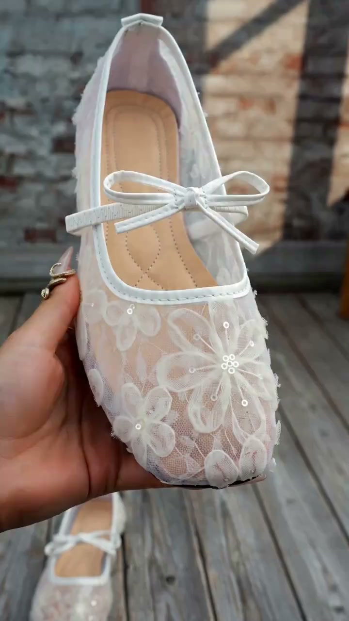 French Vintage Lace Flats