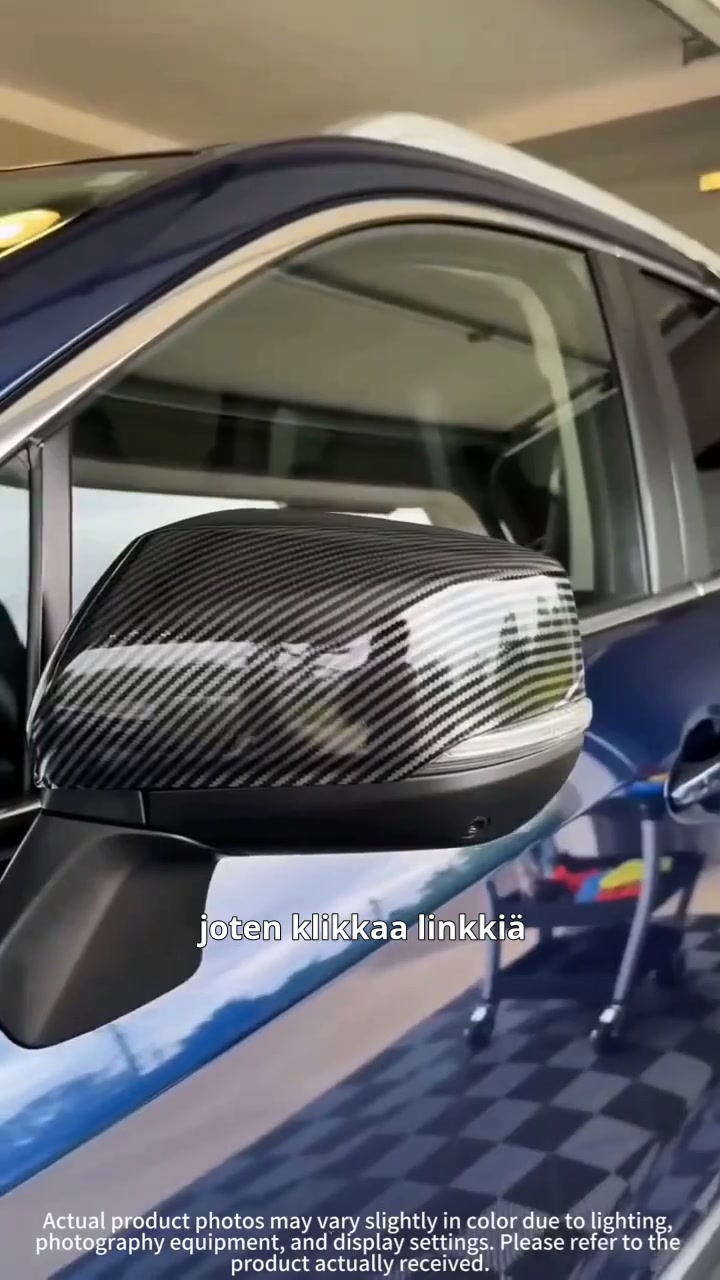 Hiilikuitukalvo – päivitä autosi sisustus urheilulliseksi