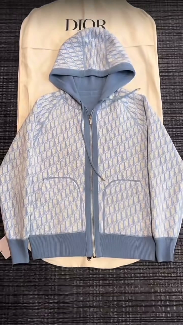 Hundreds of clothes for you to choose
