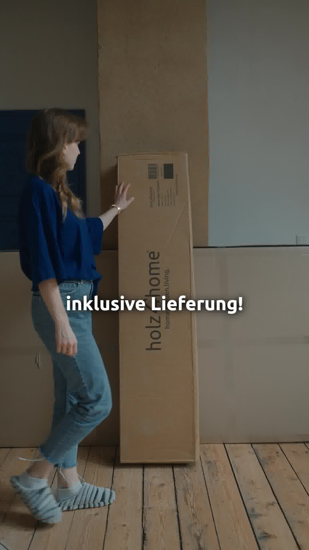 Massiver Eichentisch mit Baumkante
