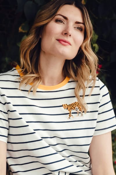 Maggie T-shirt - Off-White/Navy, Leopard Embroidery