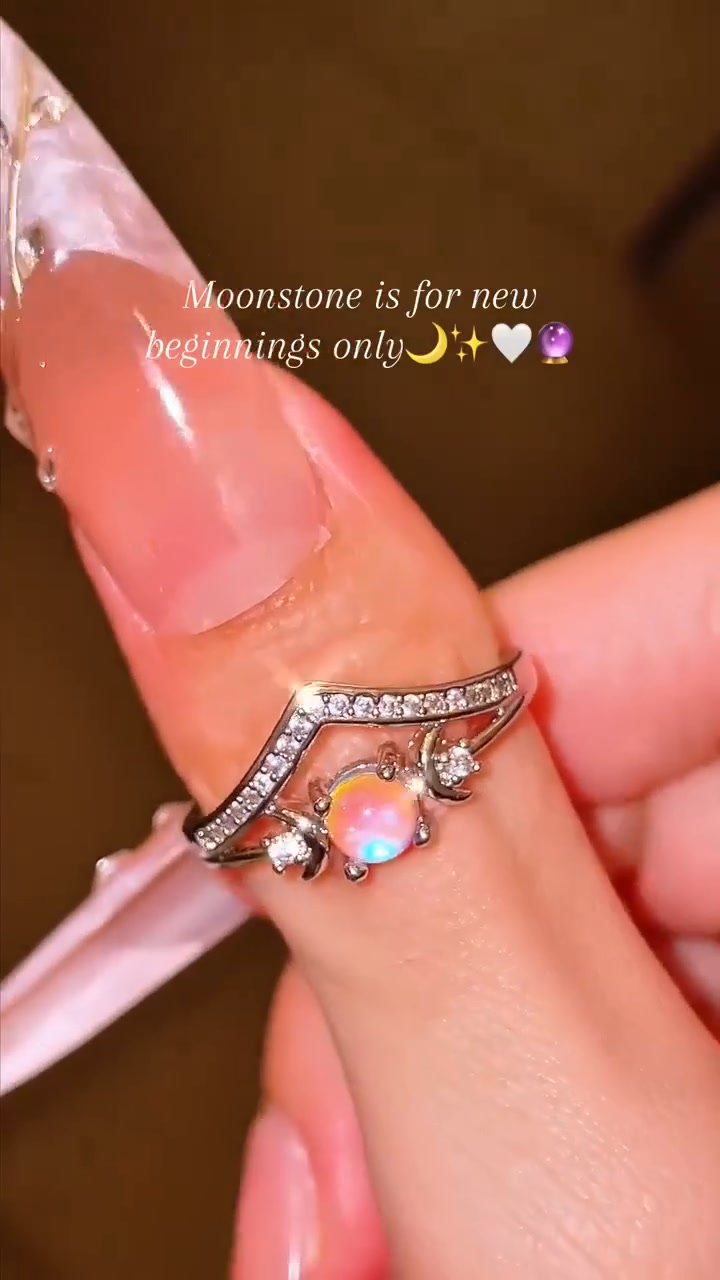 Vintage Gothic Crescent Ring – Mystical Elegance for Every Day