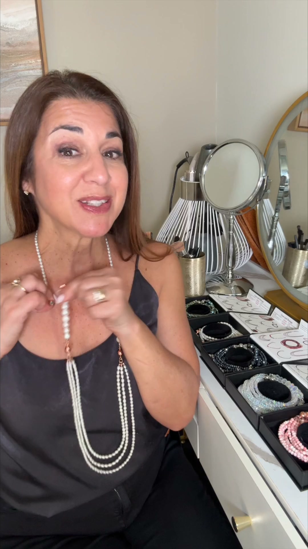 Time to Go Out? One Necklace, Ten Looks