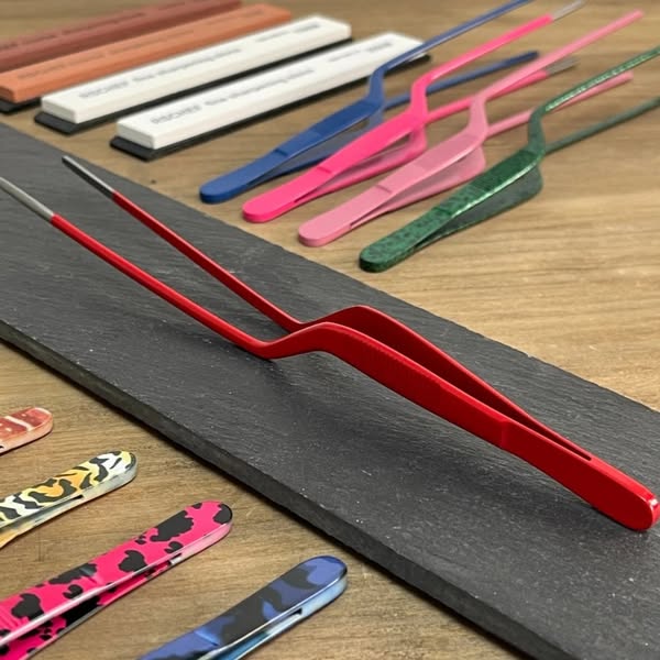 Pinza de Emplatar Profesional Roja 20cm | Acero Inoxidable