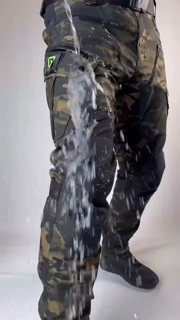 Taktische Hose für Männer, die entschlossen handeln.