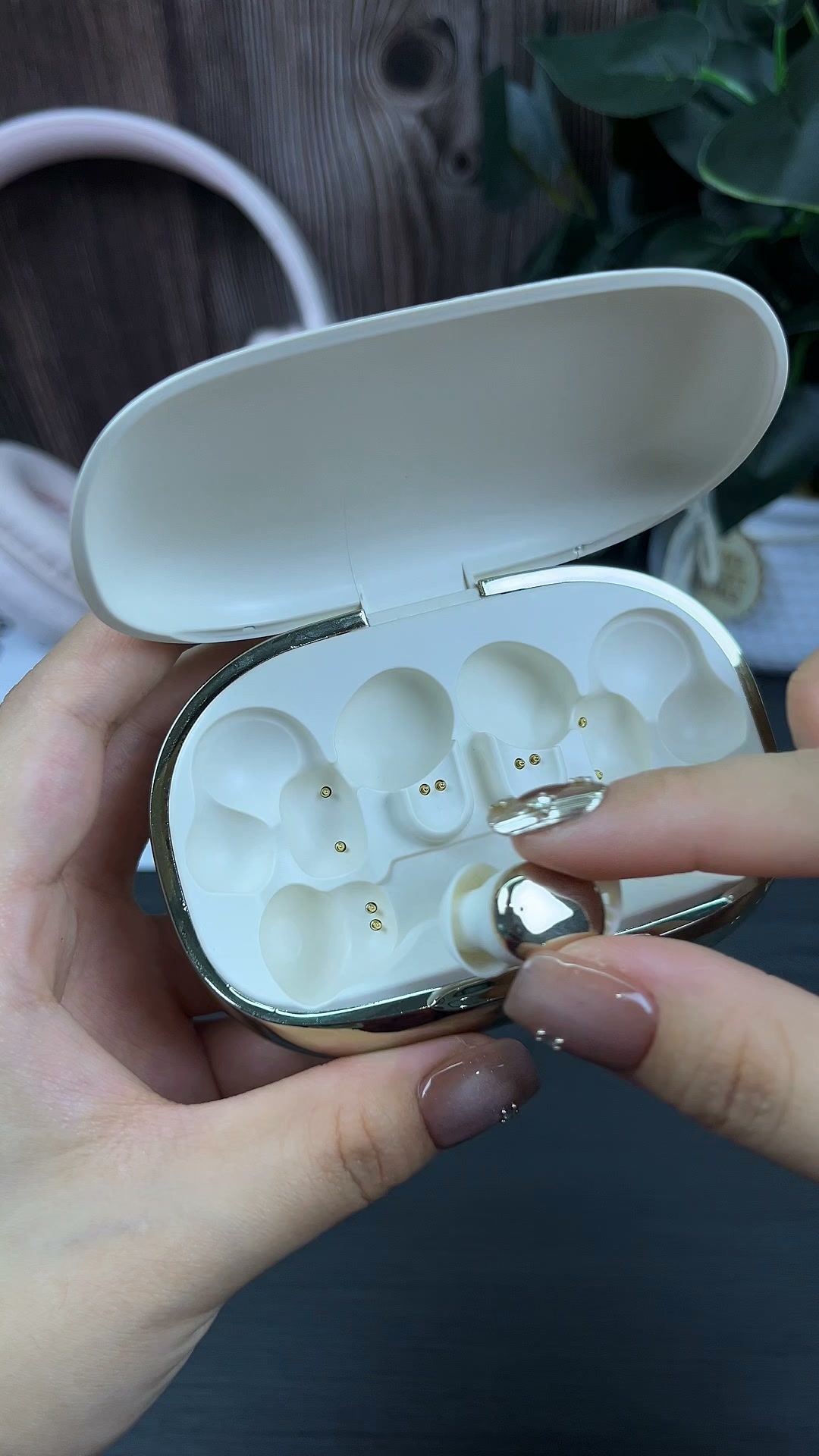 Get Three Pairs in One Case