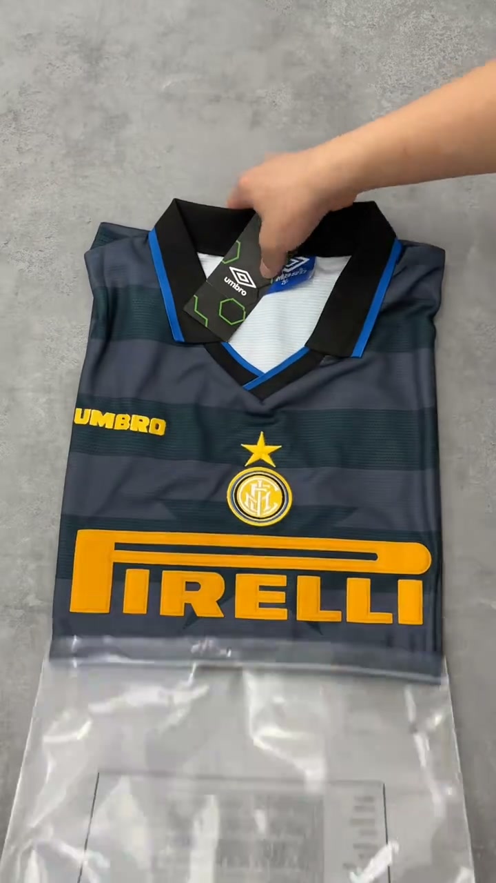 MAGLIE RÉTRO INTER — LA STORIA NON TORNA. PRENDILA ORA!