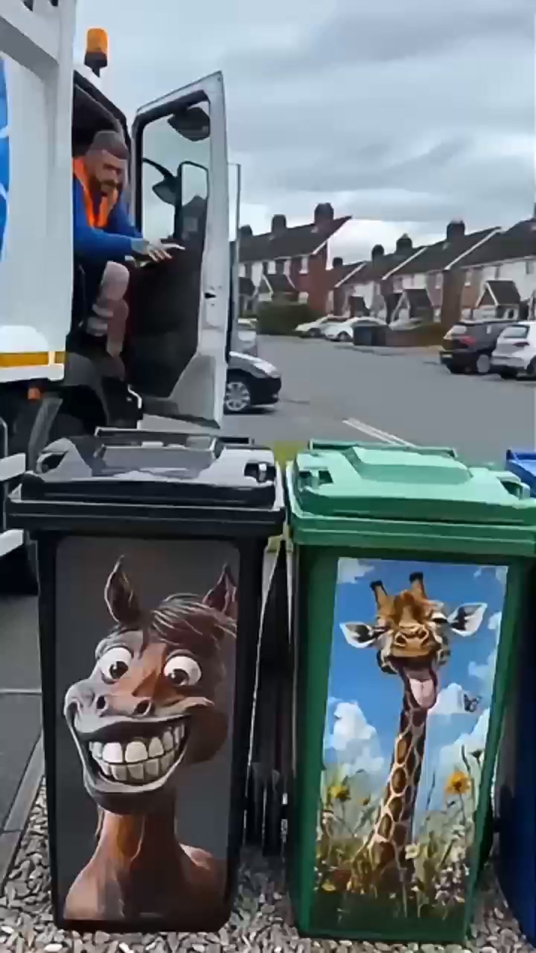 Kreative Mülltonnen-Aufkleber mit bunten Cartoon-Mustern