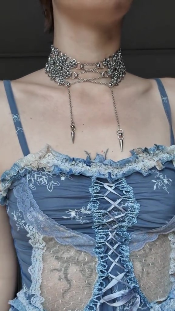 Gothic Edge, Feminine Finish