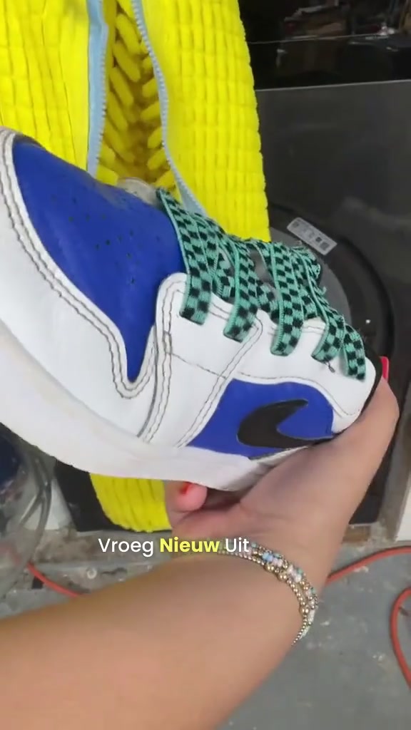 Een schoenentas die reinigt als bij toverslag