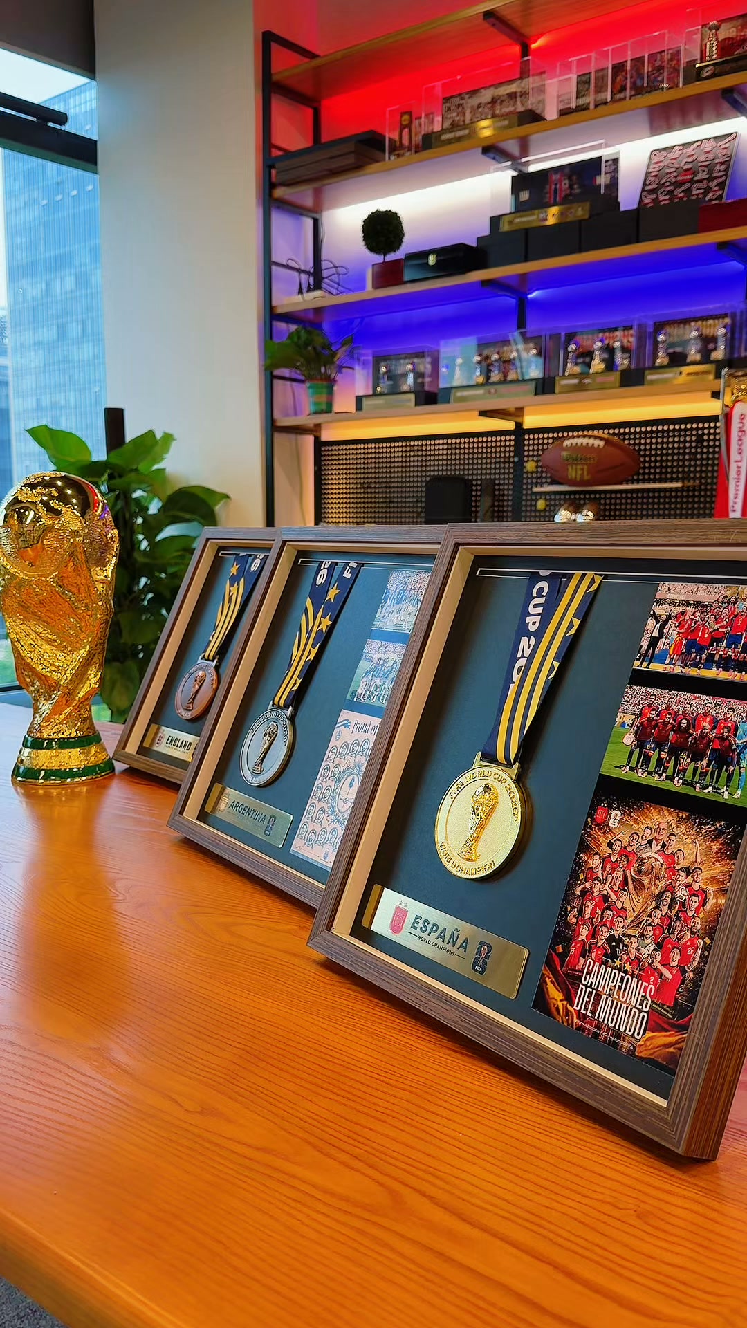 Anúncio de Trophy & Pigskin Nation