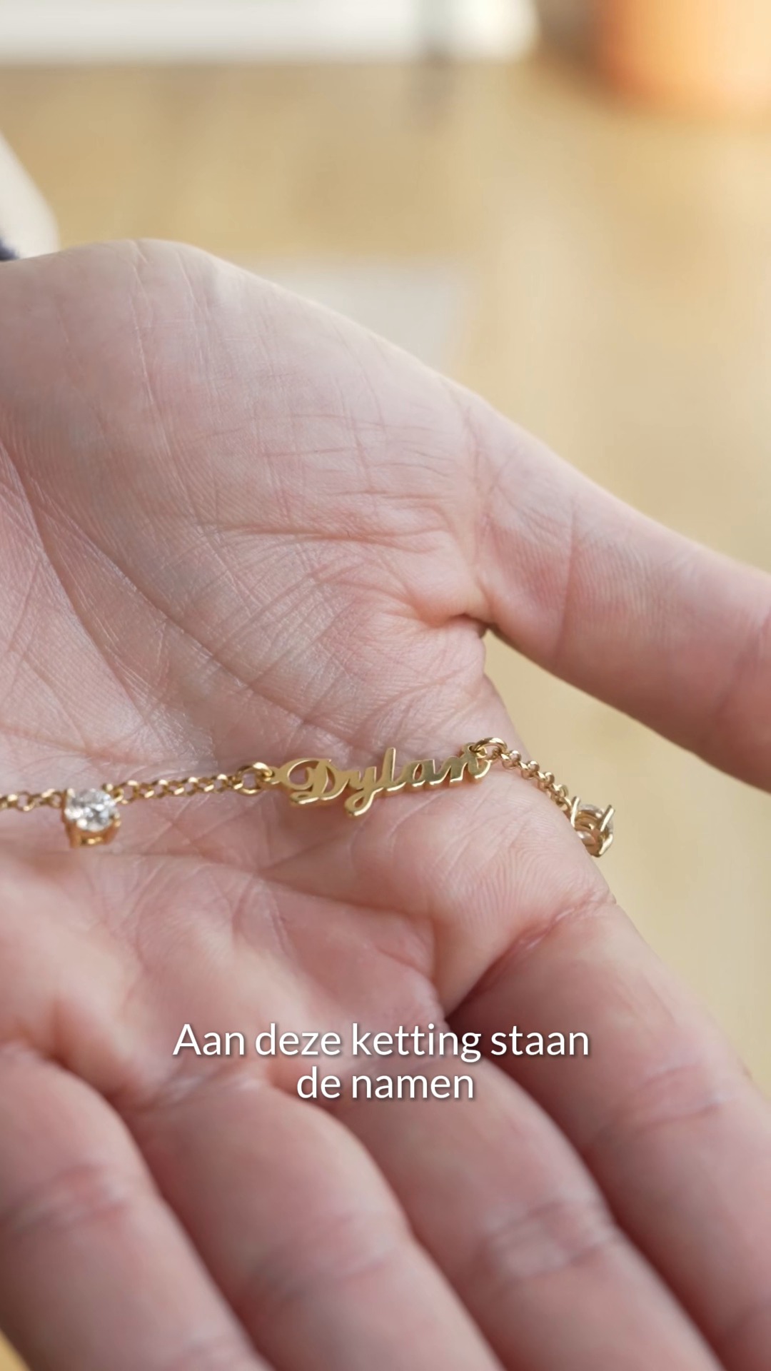 Stel jouw persoonlijke ketting hier samen >>