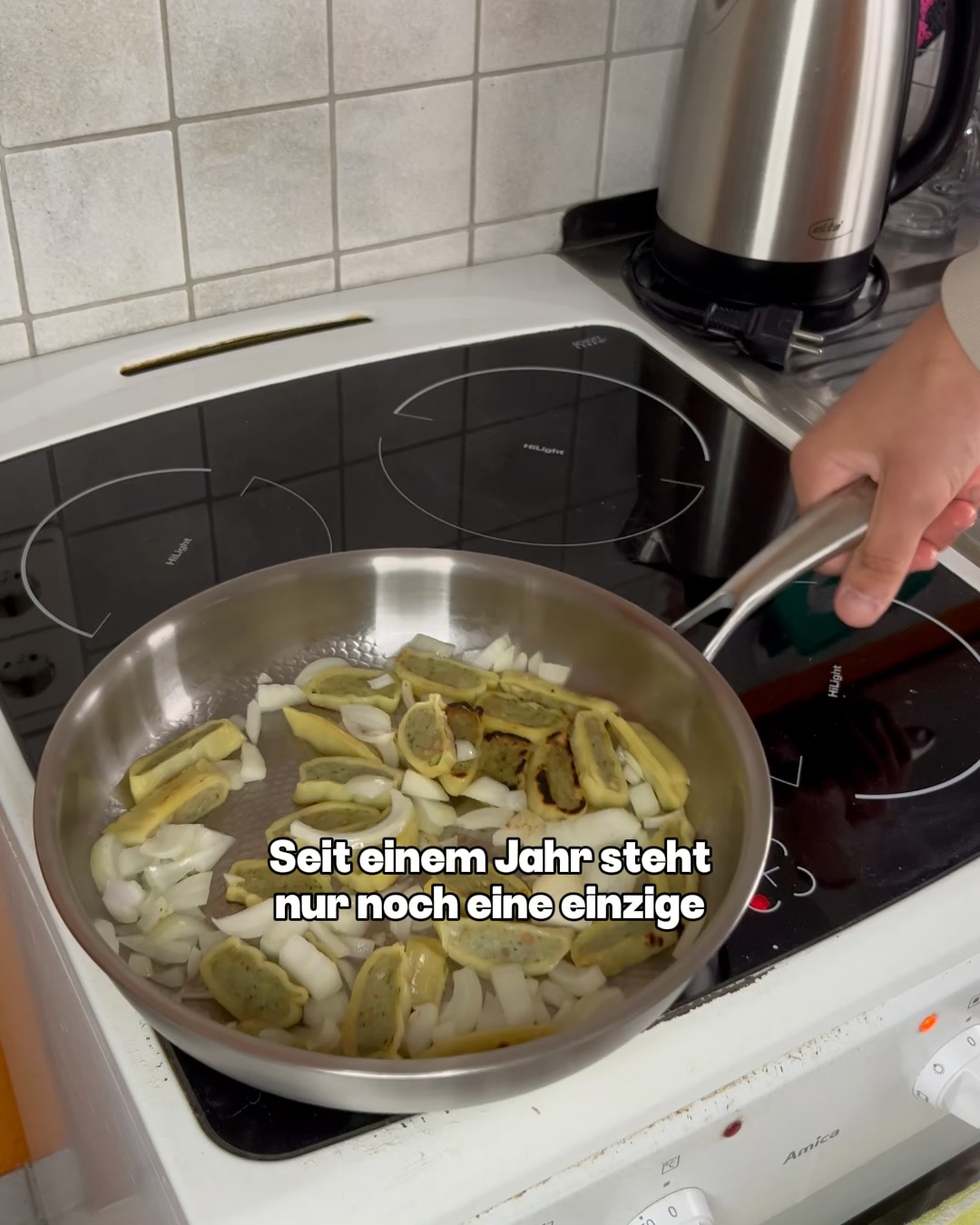 Eine Pfanne. Statt fünf im Schrank.