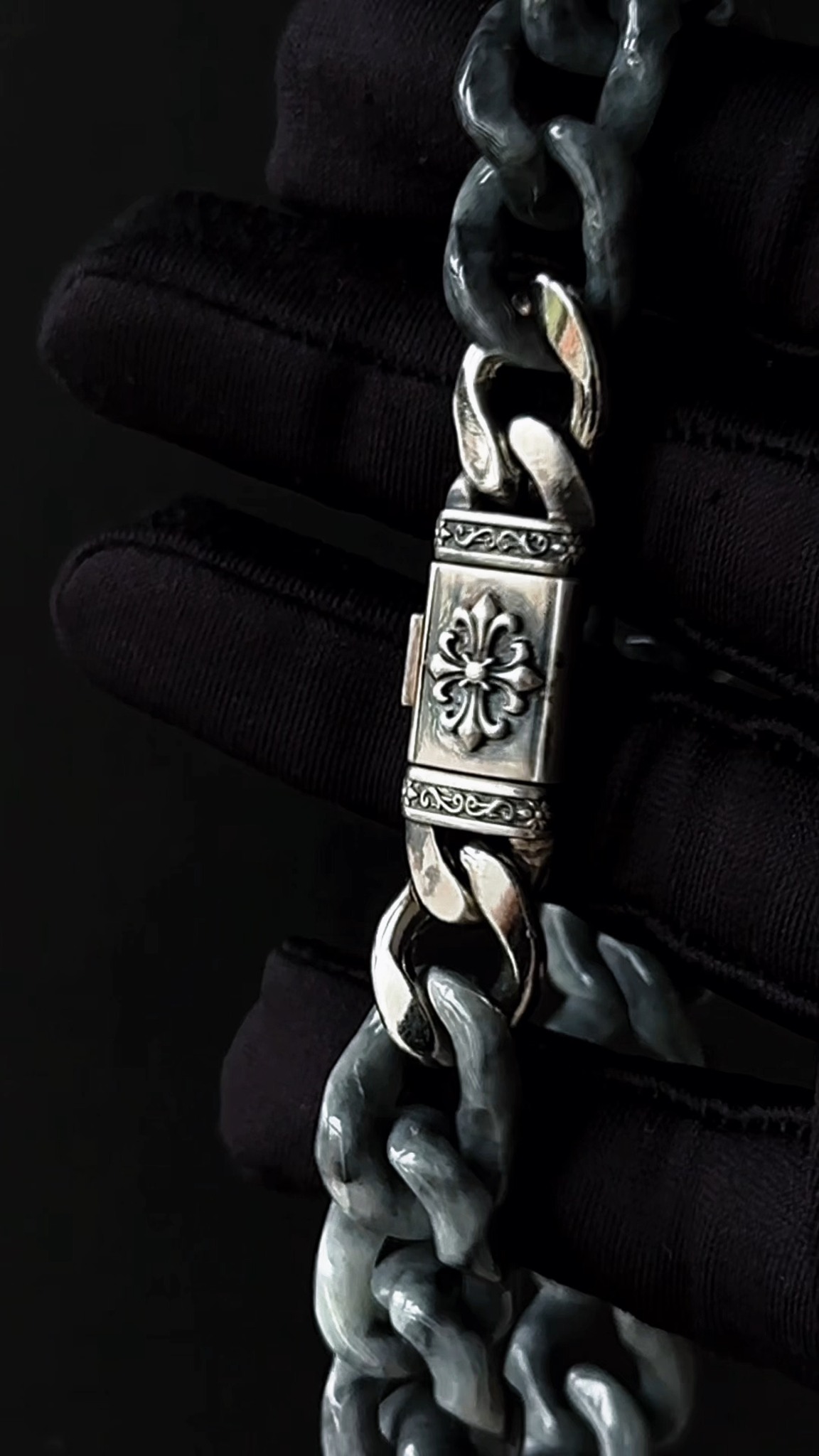 Anúncio de Jade Chains