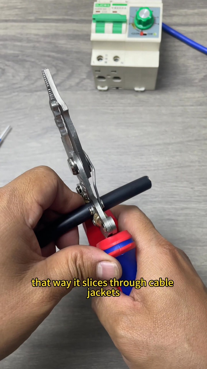 16-in-1 Multifunctional Wire Stripper Twister – Professional Electrical Tool