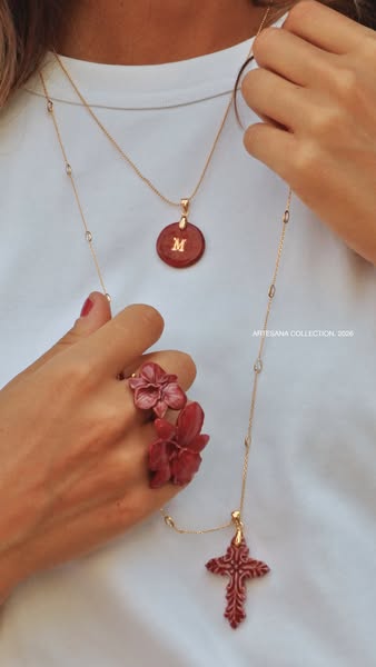 Joyas de porcelana hechas a mano.
