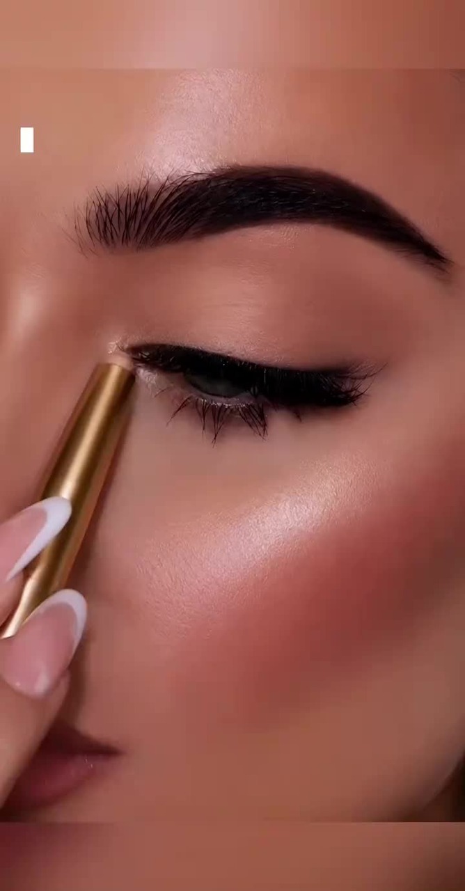 ANZEIGE: 3-in-1 Easy Eyeshadow Stick