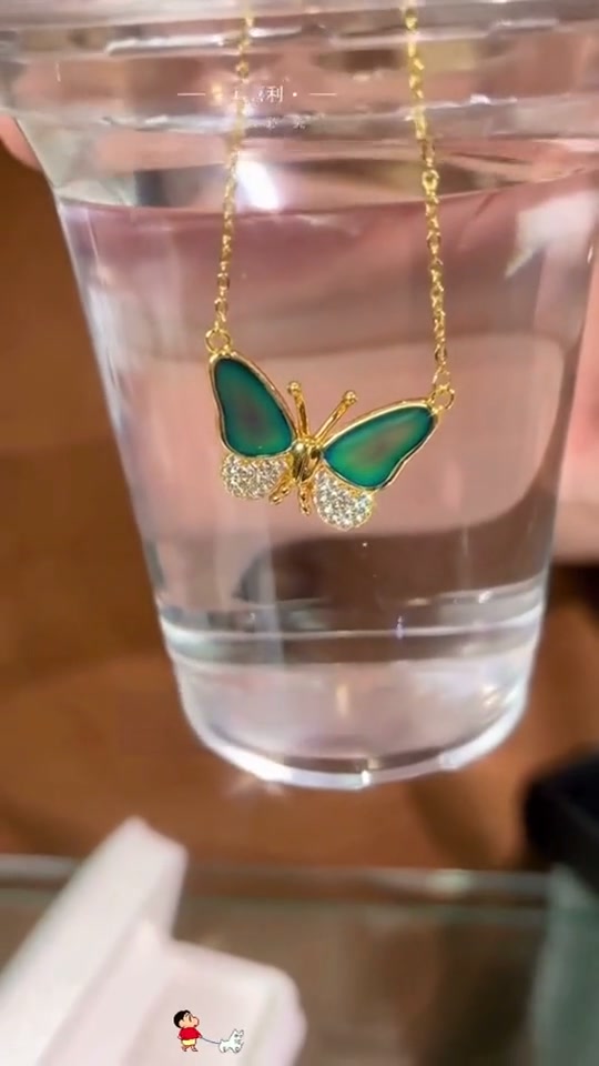 Collana che cambia colore