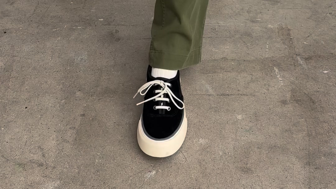 Exceptional cushioning meets a certified anti-slip sole